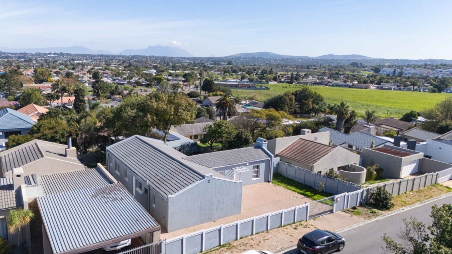 To Let 3 Bedroom Property for Rent in Morgenster Heights Western Cape